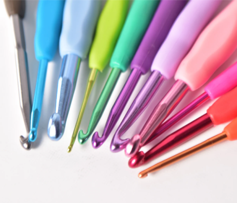 picture of many crochet hooks in a line